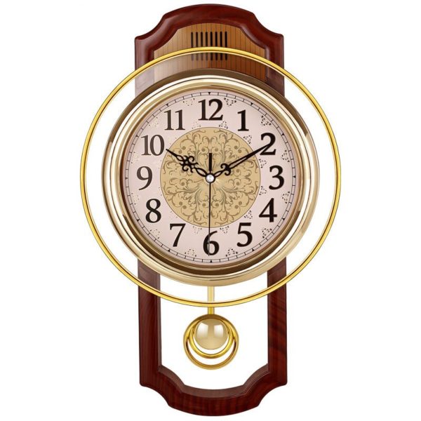 horloge bintage dorée et couleur bois dans un style vintage avec balancier doré