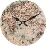 Horloge murale représentant une carte détaillée de la mappe monde en couleur, ronde et à aiguilles