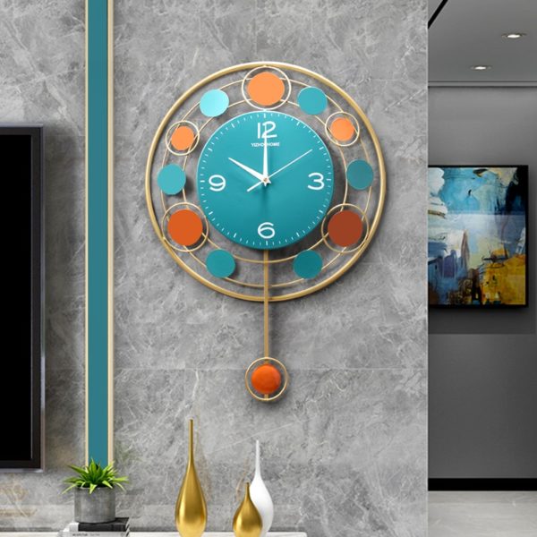 Horloge murale en métal à pois 8296 4dec41