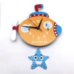 Horloge murale pour enfant avec un sous-marin avec une étoile de mer bleue