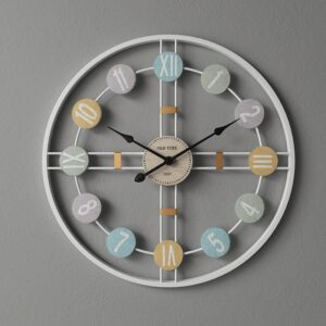 Horloge en metale vintage blanche en chiffre romain et chiffre universel