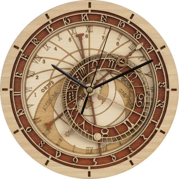 Horloge murale en bois avec des signes astrologiques constituée d'une cadran de 24 heures avec des chiffres romains