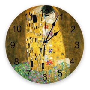 Horloge murale représentant un célèbre tableau de couleur jaune avec deux personnes qui s'embrassent