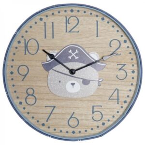 Horloge pour enfant, avec un motif au centre du cadran qui représenter un ourson avec un chapeau de pirate et un oeil couvert, l'horloge est en bois et les motifs et chiffres en gris
