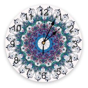 Horloge murale style mandala de plume présentée sur fond blanc