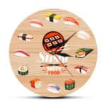 Horloge murale de cuisine design sushis présentée sur fond blanc