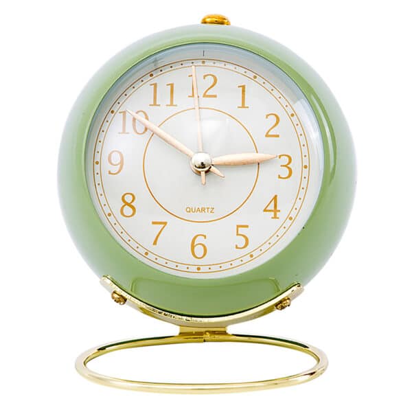 Horloge Réveil Vintage en Métal et Verre sur fond blanc