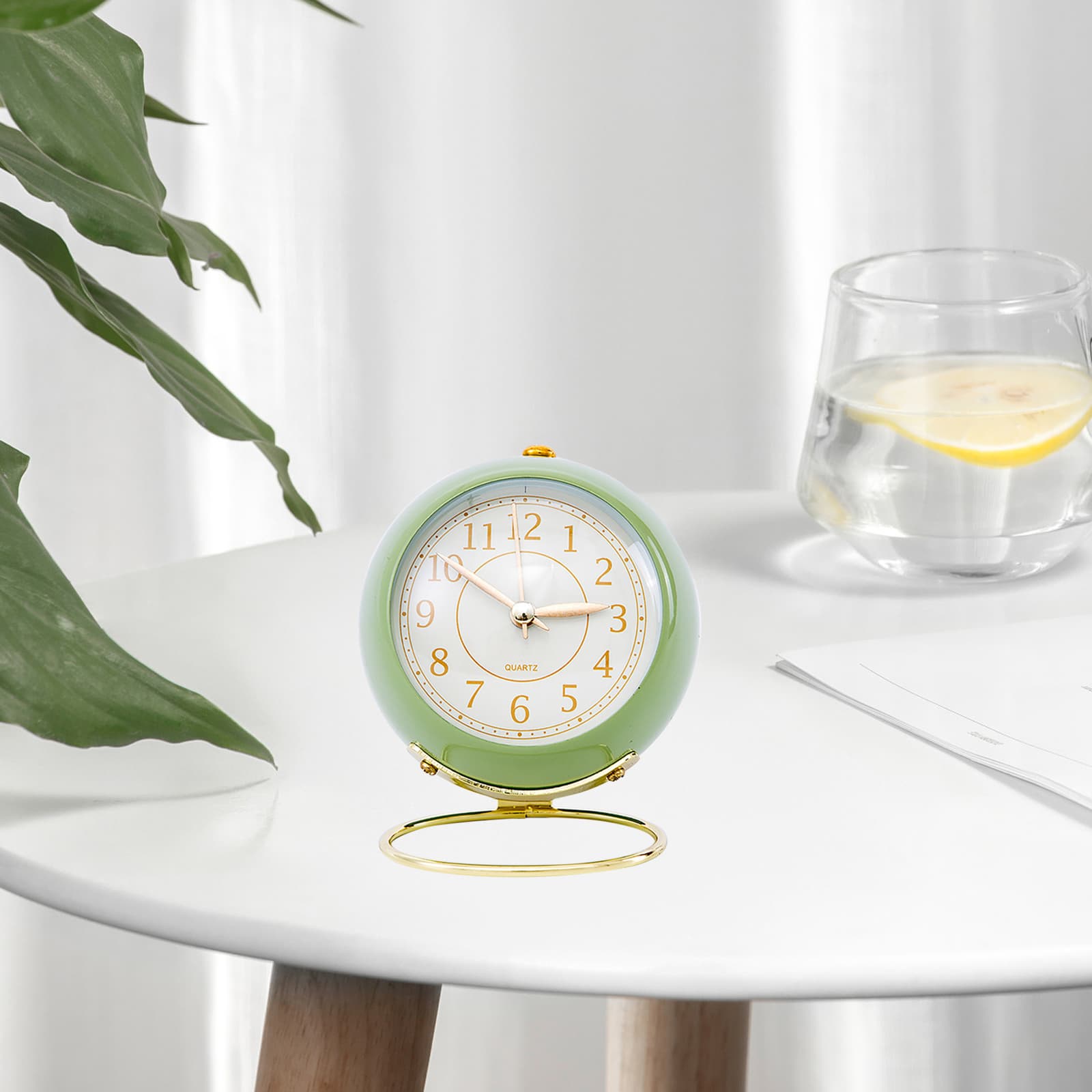 Horloge Réveil Vintage en Métal et Verre