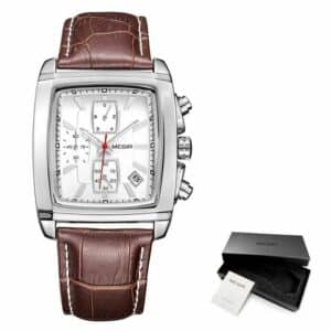Montre Carrée Homme à Quartz Marron sur fond blanc avec boite apparente en bas à droite