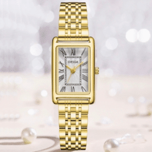 Montre Rectangulaire Argentée en Acier Inoxydable doree sur fond de perles