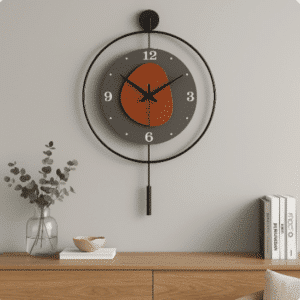 horloge design murale décorative metal accrochée sur un mur au dessus d'un buffet avec quatre livre