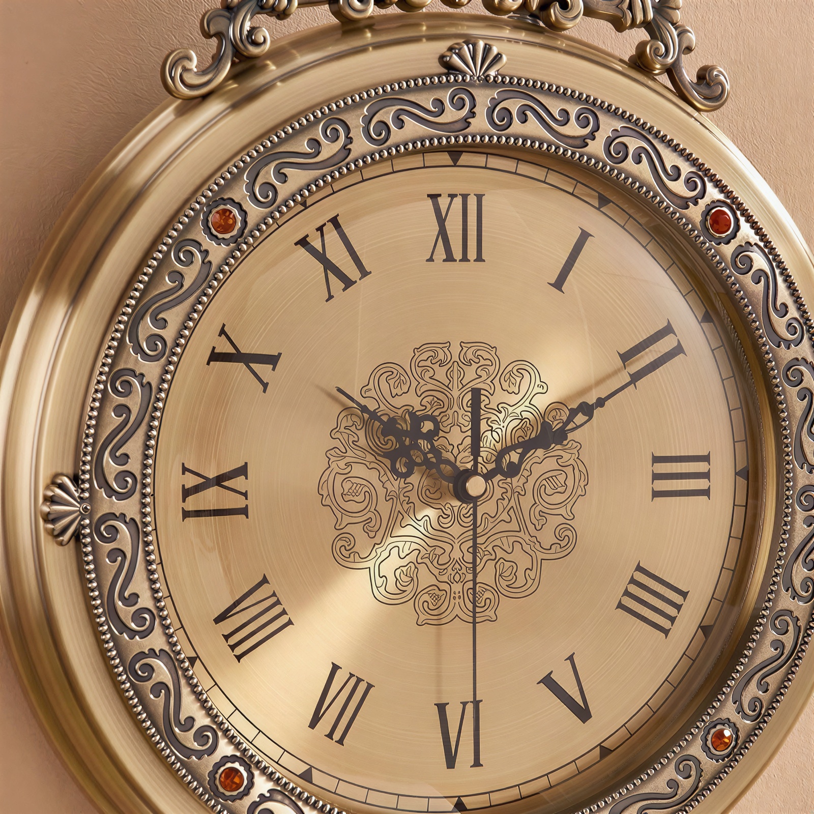 Horloge murale vintage en métal pour salon avec chiffres romains 3