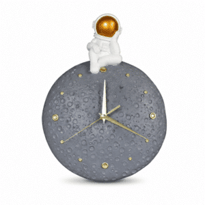 Horloge astronaute assis sur la lune
